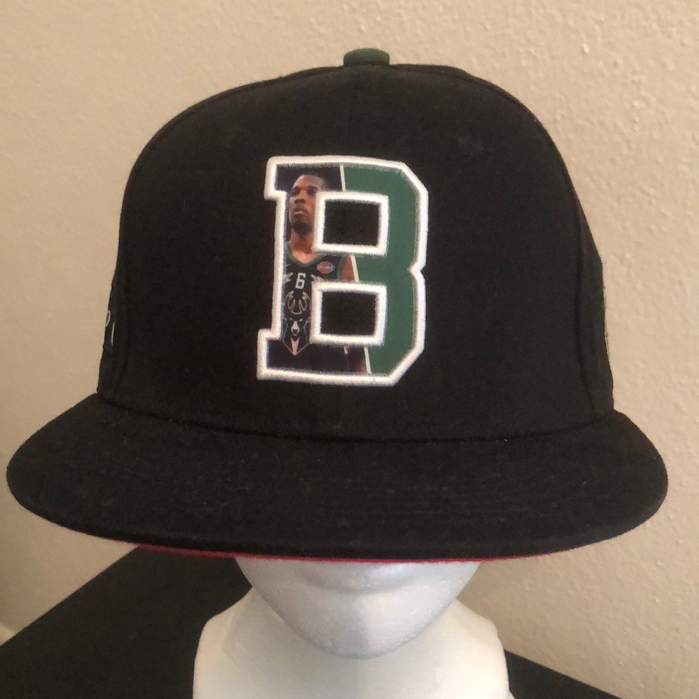 Melonwear Men's Snapback Hat Black Embroidered Milwaukee Bucks Logo